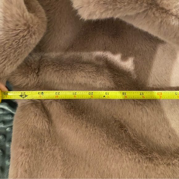 Forever 21 Faux Fur Long Coat with Pockets brand new with tags size m - Picture 7 of 8